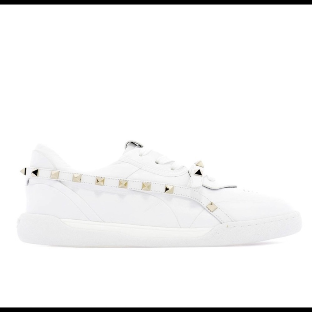 Valentino Garavani Rockstud Armour Sneakers 🤍
